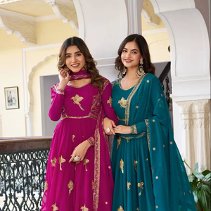 Vestido Anarkali de Georgette Sintética con Dupatta con Bordado de Hilo y Lentejuelas, Pantalón y Dupatta de Georgette Sintética con Bordado de Hilo - Product Image 1