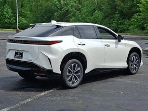 2025 asequible lLe-xuss RZ 450e RZ 450e Premium - Product Image 3