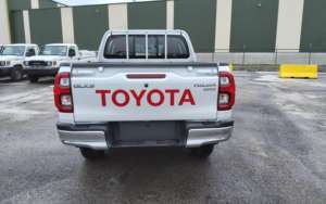 Toyota Hilux REVO 2024 Doble Cabina 2.7L Gasolina, Versión Full Option, Usado, Listo para Enviar - Product Image 5