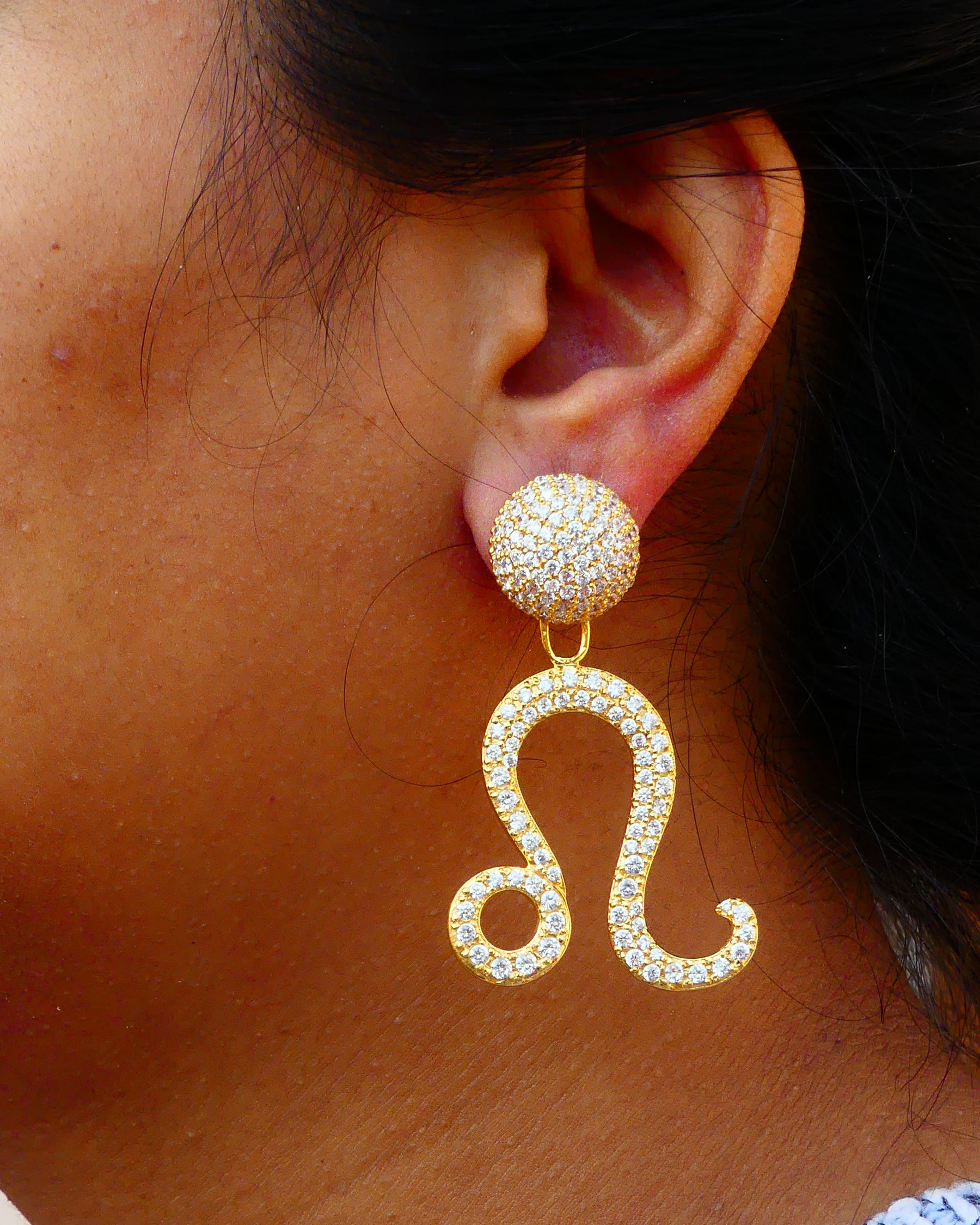 สีเหลือง