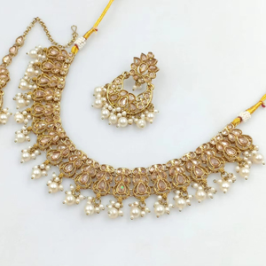 Juego de Joyería India Tradicional Chapada en Oro con Motivo de Perla, Pendientes Chandbali y Collar Maagtika para Mujer - Product Image 1