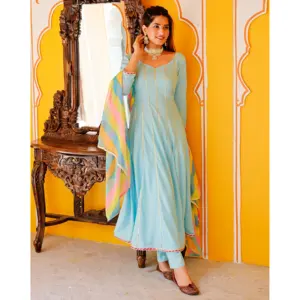 Conjunto de Traje para Mujer en Azul Aqua, Tejido de Rayón Pesado con Apliques de Gotta - Product Image 5