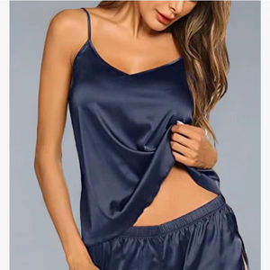 Conjunto de pijama de seda azul marino para mujer, elegante y acogedor, ropa de dormir de satén suave, pantalones cortos con técnicas lavadas para tela tejida de verano - Product Image 1