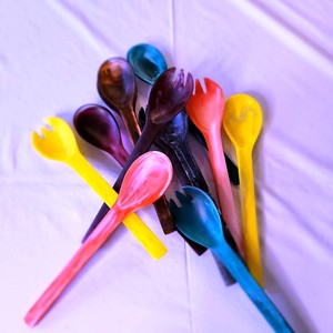 Servidor de ensalada de resina Juego de 2 Juego de servidor de ensalada de madera y resina más vendidos y utensilios Artículos hechos a mano - Product Image 4