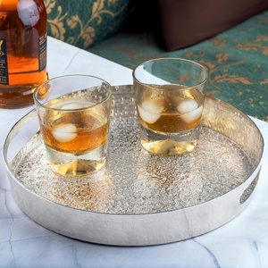 Plateau de service rond moderne, élégant, durable et multifonctionnel en métal créatif pour boissons, collations et décoration stylée - Product Image 3