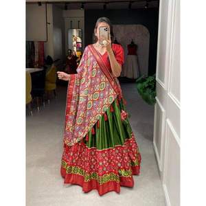 ชุดคอลเล็คชั่นปาร์ตี้แบบพรีเมี่ยมที่ได้รับความนิยมมากที่สุดเสื้อ dola Silk lehenga choli กับ dupatta พิมพ์ลายและฟอยล์ส่งออกจากอินเดีย - Product Image 1
