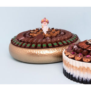 Bol à Chocolat Design Antique en Métal Noir de Qualité Supérieure avec Support Floral Moderne Écologique pour les Mariages Occasions Spéciales - Product Image 1