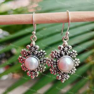 Pendientes Colgantes de Plata de Ley 925 con Perlas de Agua Dulce, Joyería Floral Hecha a Mano, Regalo de Piedra de Nacimiento de Junio, Diseño Elegante de Flor - Product Image 5