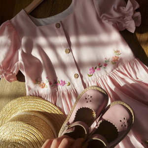 Vestido de lino suave bordado a mano para niñas, estilo informal para el primer cumpleaños de niños pequeños, OEM hecho en Vietnam - Product Image 3