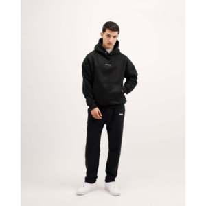 Sweat à capuche essentiel noir 100 % coton avec étiquette personnalisée, en molleton bouclette XL, avec broderie 3D et motif uni imprimé à l'acide - Product Image 4