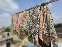 Bufanda cuadrada personalizada al por mayor Bandana diseñada para mujer Bandana clásica de algodón 100% Bandana estampada hecha a mano Color Natural