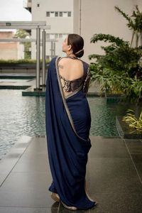 ชุดส่าหรีแฟนซีดีไซเนอร์คอลเลคชั่น Patola Bandhani ของ Kanya Libas พร้อมงานปักเลื่อมและเสื้อปักลายหนัก ผ้าไหมและเรยอนสำหรับผู้หญิง - Product Image 3