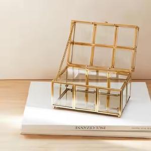 Armoire en verre et laiton fabriquée à partir de matériaux de haute qualité décorative fabriquée à la main pour la décoration de la maison décoration de bureau mariage - Product Image 4