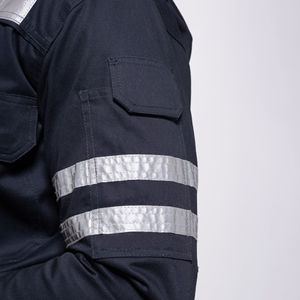 ชุดคลุมทำงานแบบสะท้อนแสง เหมาะสำหรับงานกลางแจ้ง ชุดคลุมอุตสาหกรรม ผิวมันเงา สวมใส่สบาย ชุดคลุมสะท้อนแสง - Product Image 5