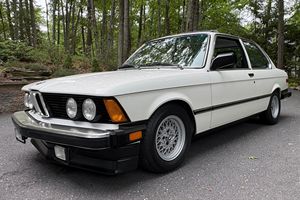 BMW 320iS Concours-Show E21 de 1983, Usado en Buen Estado, Paquete Deportivo, Transmisión Manual de 5 Velocidades, Historial de Servicio Extensivo - Product Image 3