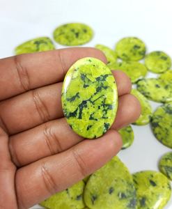 Lot en gros de cabochons naturels en Lizardite, pierres précieuses en quartz vert pour la fabrication de bijoux, formes variées lisses, propriétés curatives - Product Image 6