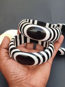 Bijoux vintage de créateur pour femmes Bracelet en résine géométrique épais style bohème Bracelet acrylique irrégulier en marbre ambre pour cadeau - Product Image 2