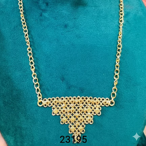 Conjunto de Collar con Colgante Floral Chapado en Oro con Aretes de Botón |   Proveedor Mayorista de Joyería de Imitación India Modelo 23195 - Product Image 1