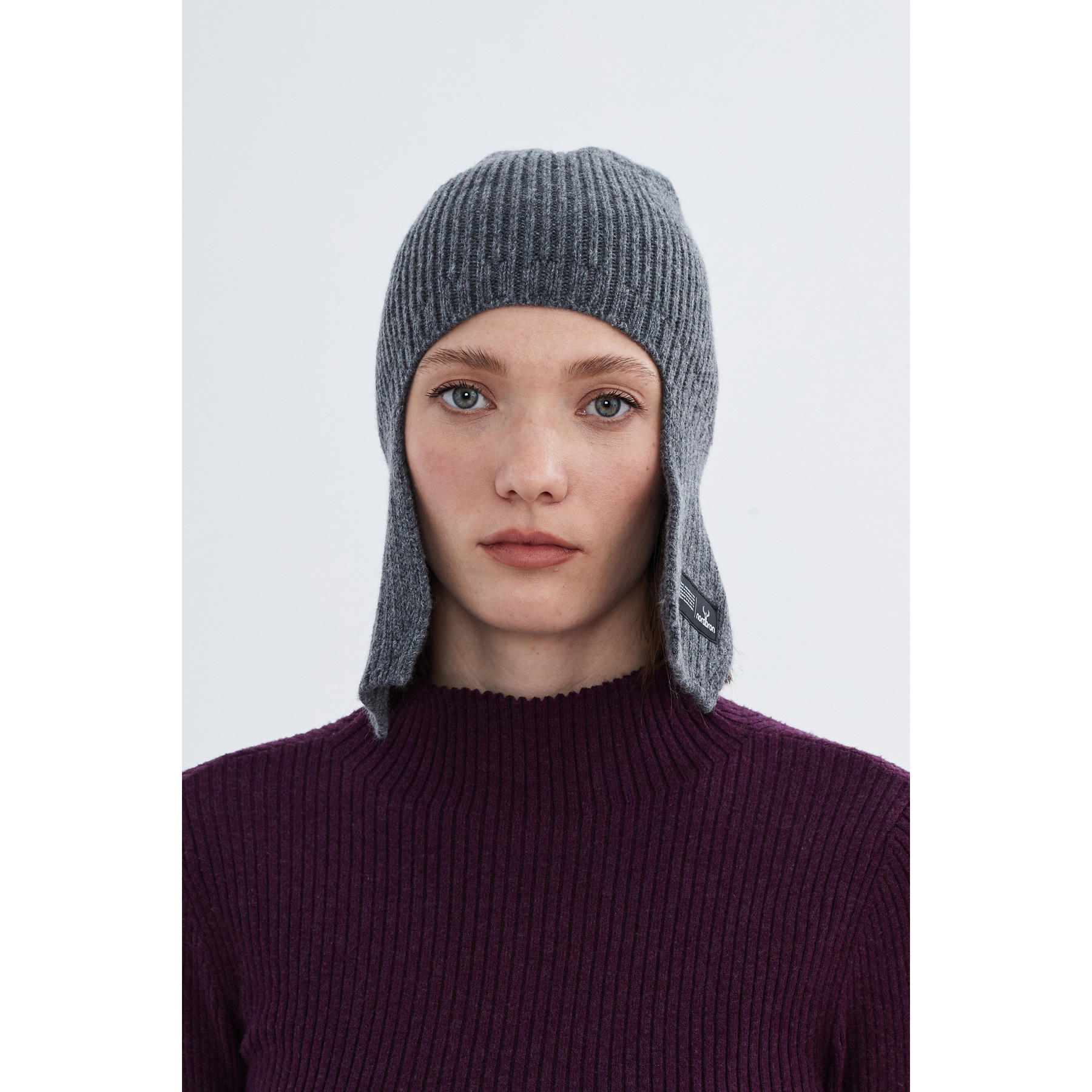 สีเทาเข้ม