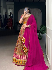 ชุดคอลเลกชั่นเลเฮนกาส์ผ้าไหมทาซาร์พร้อมงานฟอยล์สำหรับผู้หญิงดีไซน์ใหม่ - Product Image 4