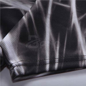 Fabricación de fábrica Diseño personalizado Sublimación Impresión Manga corta Hombres Sublimación Camiseta - Product Image 4