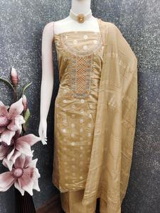 Robe Jacquard en polyester 100% pour femme avec design graphique abstrait extensible pour la mode Salwar pour les occasions Diwali - Product Image 5