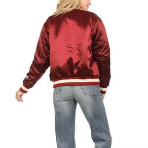 Personalizado Varsity bordado acolchado forrado mujeres personalizado béisbol Bomber Varsity chaqueta de satén para las mujeres - Product Image 3