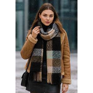 Écharpe d'hiver épaisse et élégante à pompons à motifs carrés noirs Luminos Butik Sal1292-Blackhh1 - Product Image 1