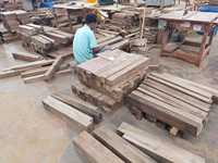 Chaises de salle à manger modernes européennes en bois massif - Options en chêne/teck/bois de Sungkai, couleur personnalisable pour l'école, la maison, le bar et l'entrepôt