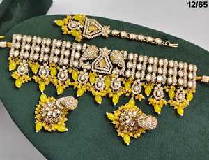 Collar de Gargantilla con tachuelas Kundan chapado en oro antiguo con gota de perla, pendiente y Maang Tikka Set Conjunto de boda tradicional para mujer - Product Image 4