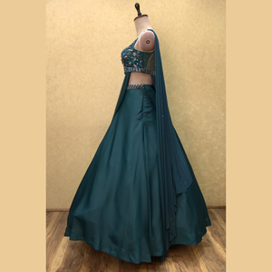 Designer T Blue Crepe Drape Lehenga avec beats brodés à la main détaillant un ajustement impeccable pour les vêtements indiens pakistanais en gros - Product Image 4