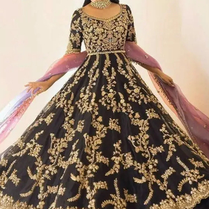 Superbe robe de mariée longue au sol 2024 belle broderie avec perles de verre en cristal et travail Dabka en soie pour les mariages - Product Image 1