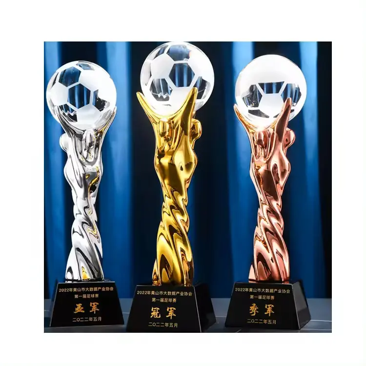 カスタムラージゴールデンシルバーカッパーカラースポーツアワードファンタジーサッカーサッカートロフィー、上部に贅沢なクリスタルボール