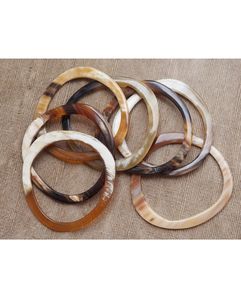 Bracelet en corne fait main de luxe pour femmes, style animal personnalisable, technique polie, étanche, HF CRAFTS Direct India Parties - Product Image 1