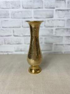 Florero de Mesa de Metal Moderno, Ecológico y Hecho a Mano, Elaborado Exquisitamente con una Mezcla de Arte Tradicional y Elegancia Atemporal - Product Image 3