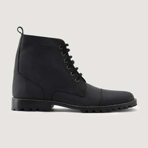Botas de Senderismo Knight Derby TerraGrip, Color Negro Mate, Cuero Nubuck - Product Image 2