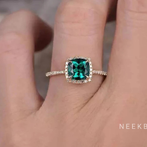 Bague de fiançailles émeraude de laboratoire 8*8mm, taille coussin, en or massif 10 carats, forme coussin, solitaire, émeraude verte - Product Image 5