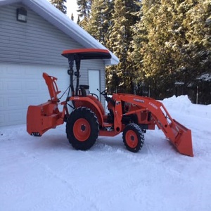 Tractor de Jardín Kubota LX3310 4WD con Accesorio Quitanieves, Color Rojo, Tractor de Ruedas Multifuncional - Product Image 5