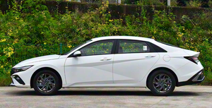 Sedán Compacto de Lujo 2024, 2.5-3.0L Turbo Euro VI, Semiautomático, Volante a la Izquierda, 4 Asientos, Luces Diurnas LED Xenón, Pantalla Táctil de 8 Pulgadas - Product Image 4