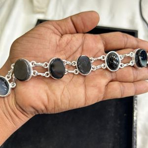 Bracelet en onyx noir naturel pour femmes en argent sterling 925 fait à la main Bracelet en pierres précieuses en vrac réglable Design ovale en onyx - Product Image 1