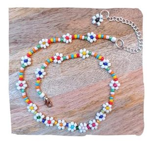 Collier de perles de broderie colorées avec des motifs de fil artistiques Collier de perles de broderie ethnique avec un aspect tribal traditionnel - Product Image 6