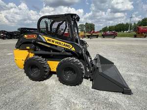 Cargadora Compacta de Orugas de Uso Pesado con Dirección Deslizante Frontal, Motor Holland L320 Usado, Caja de Cambios de Alta Eficiencia, Sistema Hidráulico TOSHIBA - Product Image 6