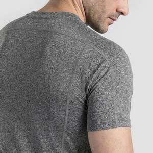 Camiseta de Compresión Tejida 100% Poliéster, Compresión Lineal (Color Carbón), Corte Ajustado, Diseño Personalizado con Patrón Sólido - INS - Product Image 4
