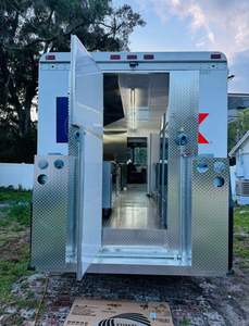 รถพ่วงขายอาหารเคลื่อนที่พร้อมกระจกและสแตนเลสสำหรับขายขนมและอาหารจานด่วน - Product Image 4