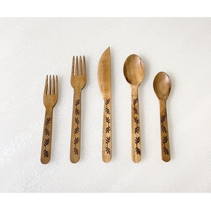 Ensemble de couverts en bois d'acacia 2026, style américain, 5 pièces, avec poignées gravées, pour table de salle à manger et fêtes - Product Image 1