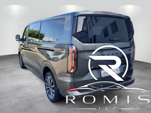 Ford Tourneo Custom Titanium X L2 Diesel Automatique Conduite à Gauche Fourgonnette Sièges en Cuir Turbo Pneus R17 Caméra Arrière Toit Métallique - Product Image 3