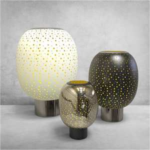 Porte-bougie décoratif de luxe avec motif doré et revêtement en poudre, lanterne en métal moderne, support de bougie pour la décoration de la maison et des événements. - Product Image 3