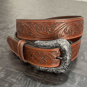 Cinturón de Cuero Clásico Marrón con Flores Talladas y Hebilla Grabada en Plata Antigua, Accesorios de Moda Retro Americana - Product Image 1