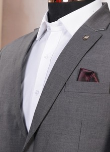 Costume deux pièces gris foncé de haute qualité pour hommes, conçu par des designers, idéal pour les réunions d'affaires, les mariages et les événements formels, disponible à prix d'exportation - Product Image 4