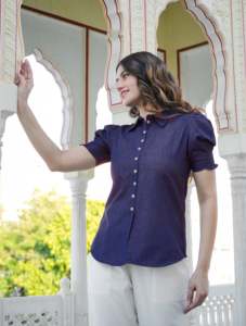 Elegante Camisa de Mezclilla Azul para Mujer con Mangas Abullonadas y Cuello de Camisa, Diseñada para un Uso Diario Cómodo y Casual en la Oficina o de Viaje - Product Image 5